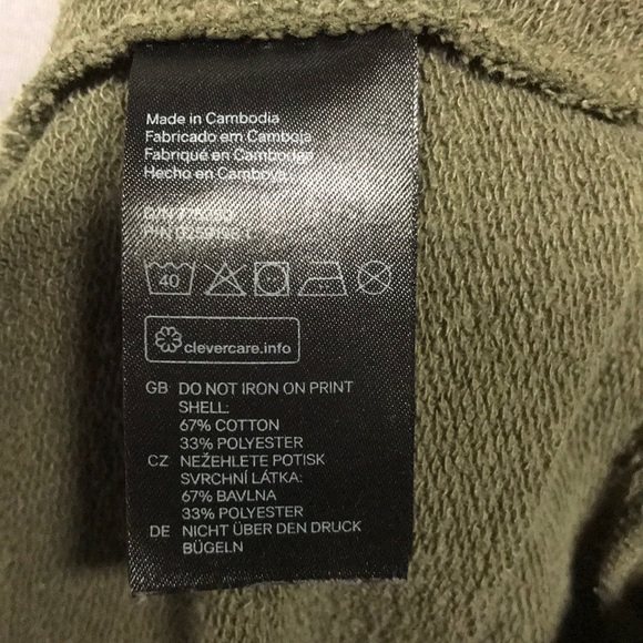 H&M’s Divided Vintage Inspired Crew Sweatshirt - Picture 5 of 5